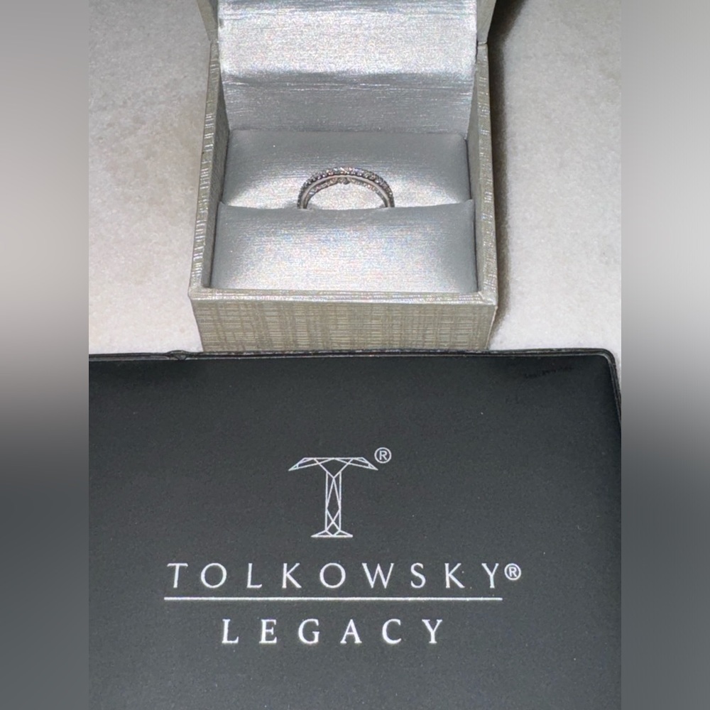 New beautiful Tolkowsky Legacy wedding band size 7.0 with certificate.